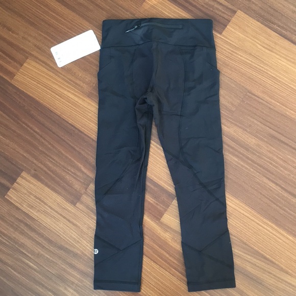 Lululemon women’s tight crop pants - Picture 5 of 7